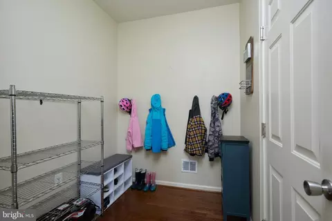 Entry Way - 17605 Shores, Poolesville, MD 20837 photo 7 of 8