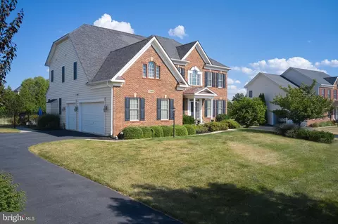 Exterior - 17605 Shores, Poolesville, MD 20837 photo 4 of 11