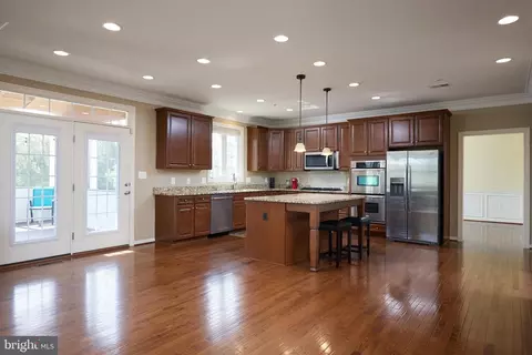 Kitchen - 17605 Shores, Poolesville, MD 20837 photo 5 of 5