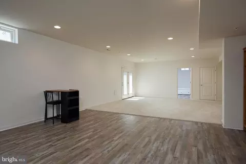 Living - 17605 Shores, Poolesville, MD 20837 photo 6 of 7
