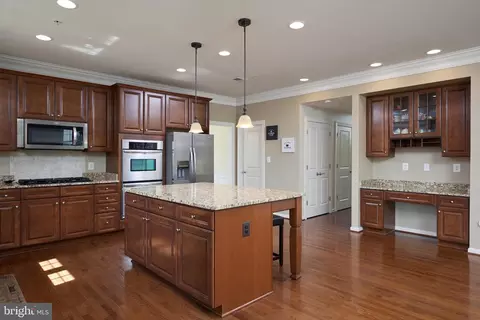 Kitchen - 17605 Shores, Poolesville, MD 20837 photo 3 of 5