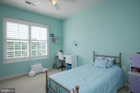 Bedroom - 17605 Shores, Poolesville, MD 20837 photo 3 of 6