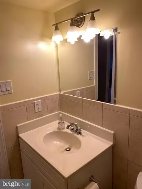 Bath - 10862 Bucknell Dr #202, Silver Spring, MD 20902 photo 3 of 5