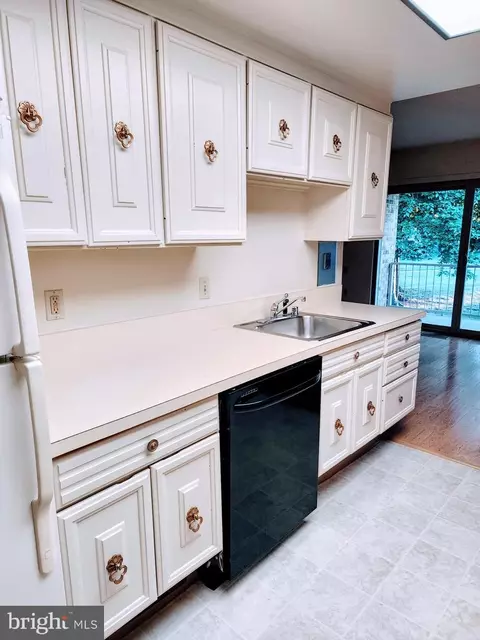 Kitchen - 3350 Gleneagles Dr #70-2A, Silver Spring, MD 20906 photo 3 of 3