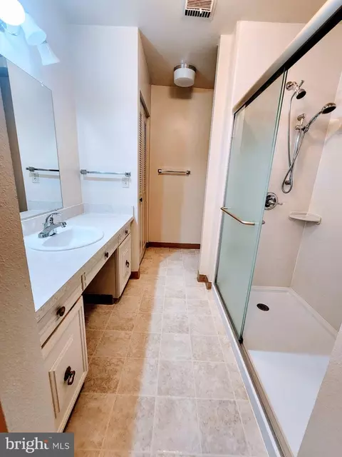 Bath - 3350 Gleneagles Dr #70-2A, Silver Spring, MD 20906 photo 2 of 4