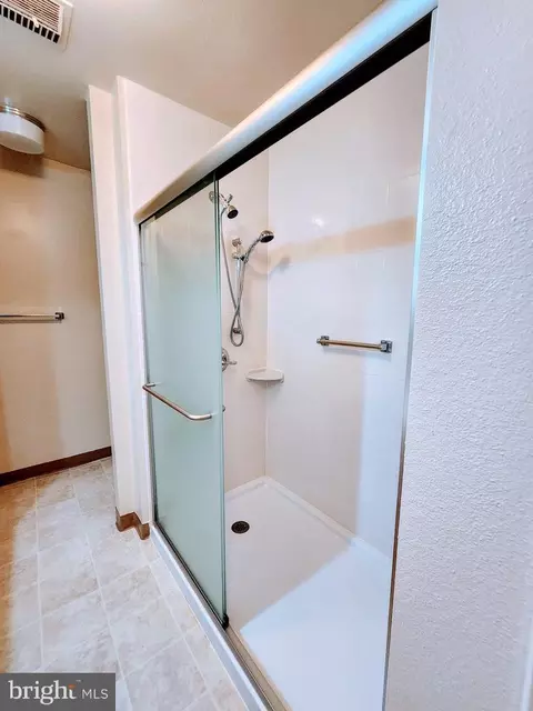 Bath - 3350 Gleneagles Dr #70-2A, Silver Spring, MD 20906 photo 1 of 4