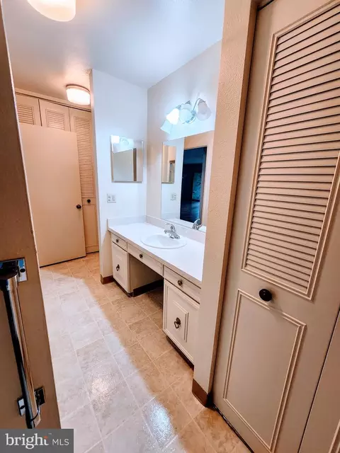 Bath - 3350 Gleneagles Dr #70-2A, Silver Spring, MD 20906 photo 3 of 4
