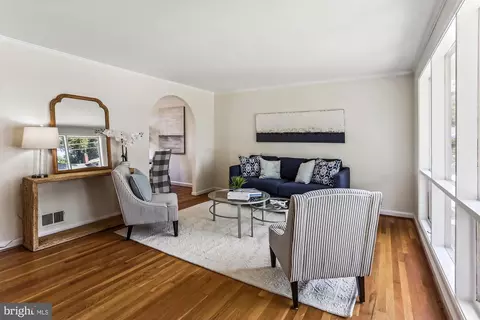 Living - 12927 Valleywood Dr, Silver Spring, MD 20906 photo 5 of 12