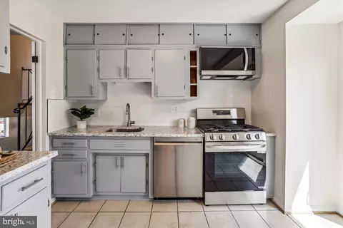 Kitchen - 12927 Valleywood Dr, Silver Spring, MD 20906 photo 3 of 4