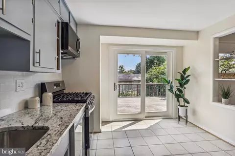Kitchen - 12927 Valleywood Dr, Silver Spring, MD 20906 photo 4 of 4