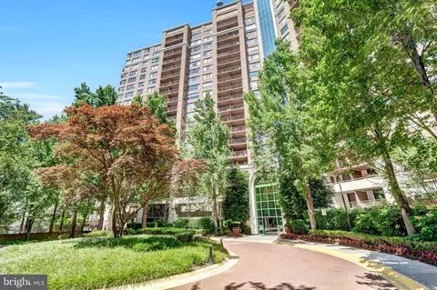 10101 Grosvenor Pl #812, Rockville, MD 20852