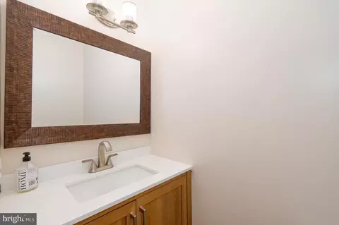 49 Kinsman View Cir, Silver Spring, MD 20901 photo 5