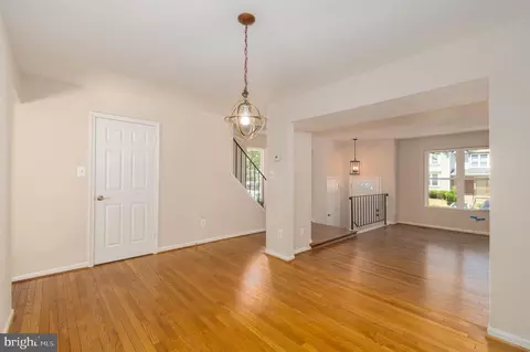 49 Kinsman View Cir, Silver Spring, MD 20901 photo 4