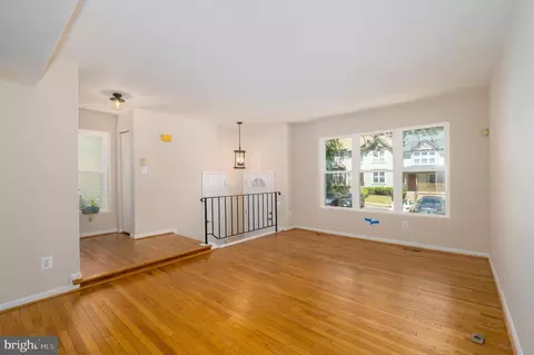 49 Kinsman View Cir, Silver Spring, MD 20901 photo 2
