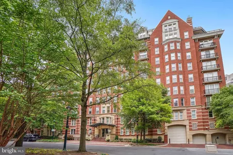4821 Montgomery Ln #204, Bethesda, MD 20814