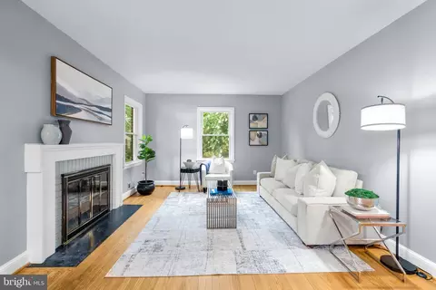 Living - 9107 Wire Ave, Silver Spring, MD 20901 photo 2 of 4