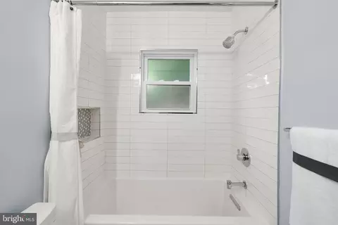 Bath - 9107 Wire Ave, Silver Spring, MD 20901 photo 2 of 2