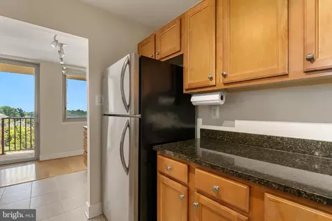 Kitchen - 1220 Blair Mill Rd #907, Silver Spring, MD 20910 photo 4 of 8