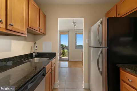 Kitchen - 1220 Blair Mill Rd #907, Silver Spring, MD 20910 photo 3 of 8