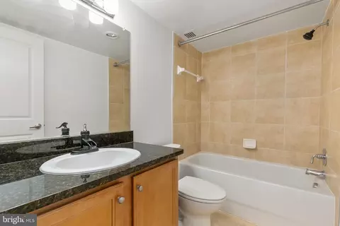 Bath - 1220 Blair Mill Rd #907, Silver Spring, MD 20910 photo 1 of 1