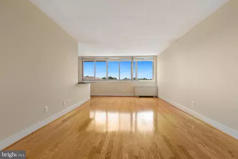 Living - 1220 Blair Mill Rd #907, Silver Spring, MD 20910 photo 1 of 7