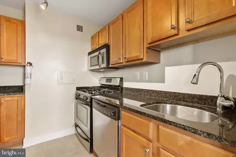 Kitchen - 1220 Blair Mill Rd #907, Silver Spring, MD 20910 photo 7 of 8