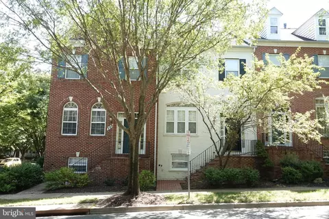 302 Garden View Sq, Rockville, MD 20850