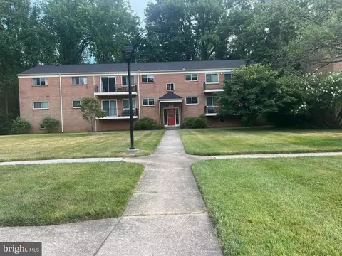 10607 Weymouth St #204, Bethesda, MD 20814