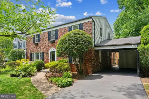 8106 Woodhaven Blvd, Bethesda, MD 20817