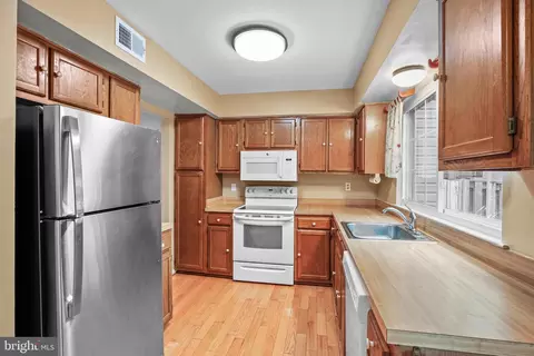 14827 Hammersmith Cir, Silver Spring, MD 20906 photo 9
