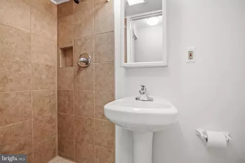 14827 Hammersmith Cir, Silver Spring, MD 20906 photo 18