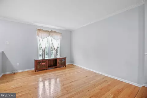 14827 Hammersmith Cir, Silver Spring, MD 20906 photo 3