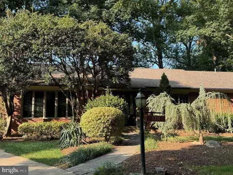 7737 Rocton Ct, Chevy Chase, MD 20815