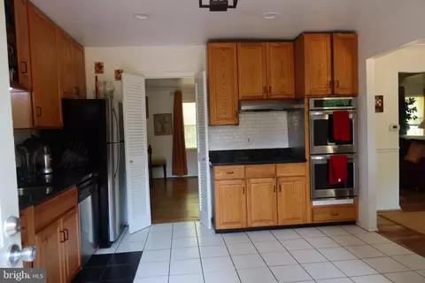 Entry Way - 808 Downs Dr, Silver Spring, MD 20904 photo 6 of 6