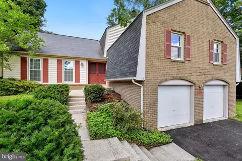 9937 Dellcastle Rd, Gaithersburg, MD 20886