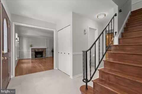 Entry Way - 2053 Kings House Rd, Silver Spring, MD 20905 photo 2 of 4