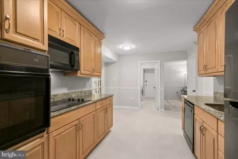 Entry Way - 2053 Kings House Rd, Silver Spring, MD 20905 photo 3 of 4