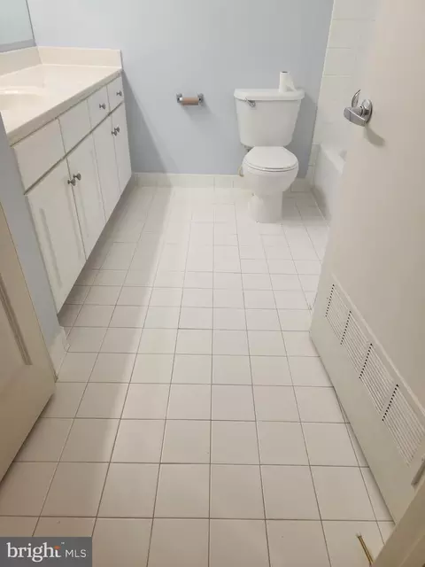 8045 Newell St #105, Silver Spring, MD 20910 photo 2