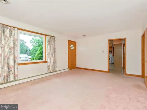 Living - 9104 Gue Rd, Damascus, MD 20872 photo 3 of 5