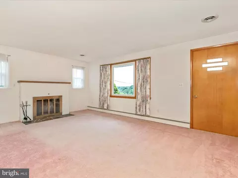 Living - 9104 Gue Rd, Damascus, MD 20872 photo 1 of 5