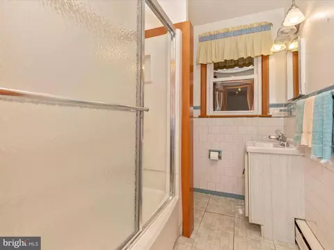Bath - 9104 Gue Rd, Damascus, MD 20872 photo 1 of 3