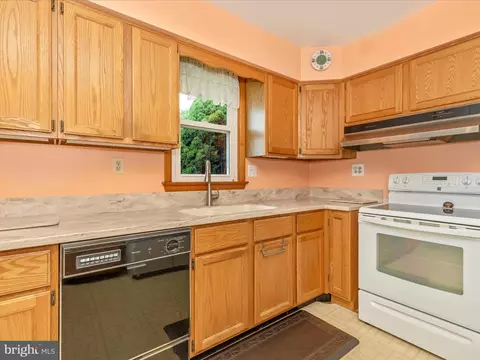 Kitchen - 9104 Gue Rd, Damascus, MD 20872 photo 7 of 8
