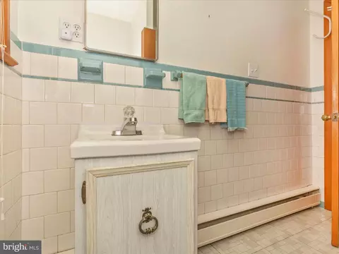 Bath - 9104 Gue Rd, Damascus, MD 20872 photo 2 of 3