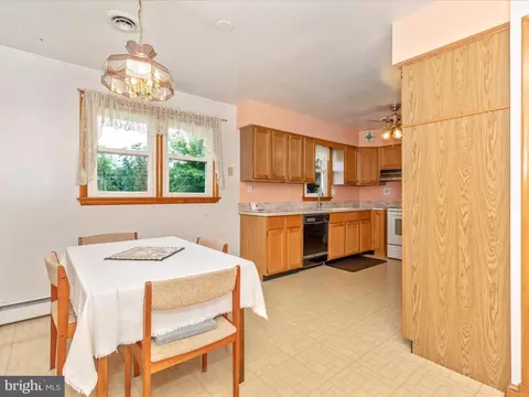Dining - 9104 Gue Rd, Damascus, MD 20872 photo 4 of 4