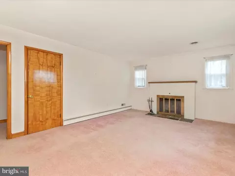 Living - 9104 Gue Rd, Damascus, MD 20872 photo 2 of 5
