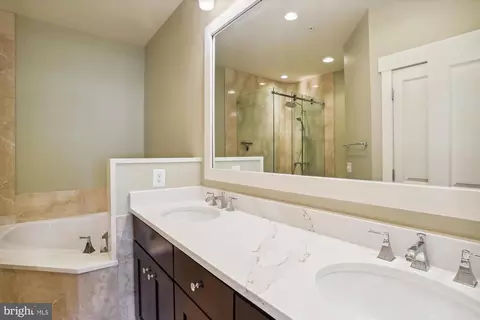 Bath - 2615 Linden Ln, Silver Spring, MD 20910 photo 4 of 5