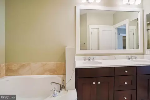 Bath - 2615 Linden Ln, Silver Spring, MD 20910 photo 2 of 5