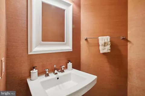 Bath - 2615 Linden Ln, Silver Spring, MD 20910 photo 1 of 5