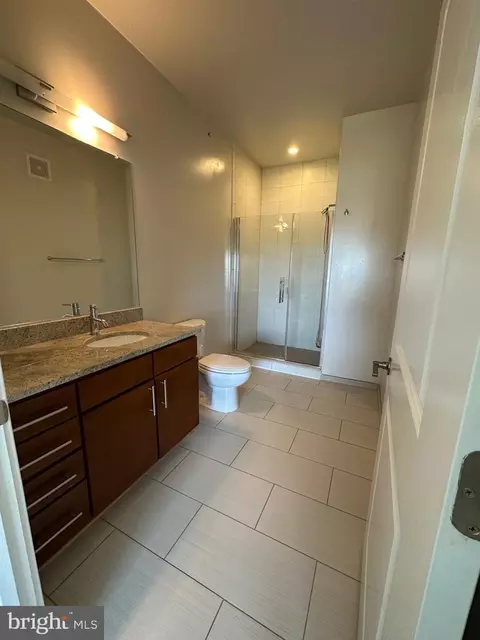 Bath - 8005 13th St #408, Silver Spring, MD 20910 photo 1 of 2