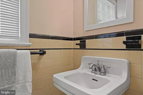 Bath - 9500 Columbia Blvd, Silver Spring, MD 20910 photo 1 of 4